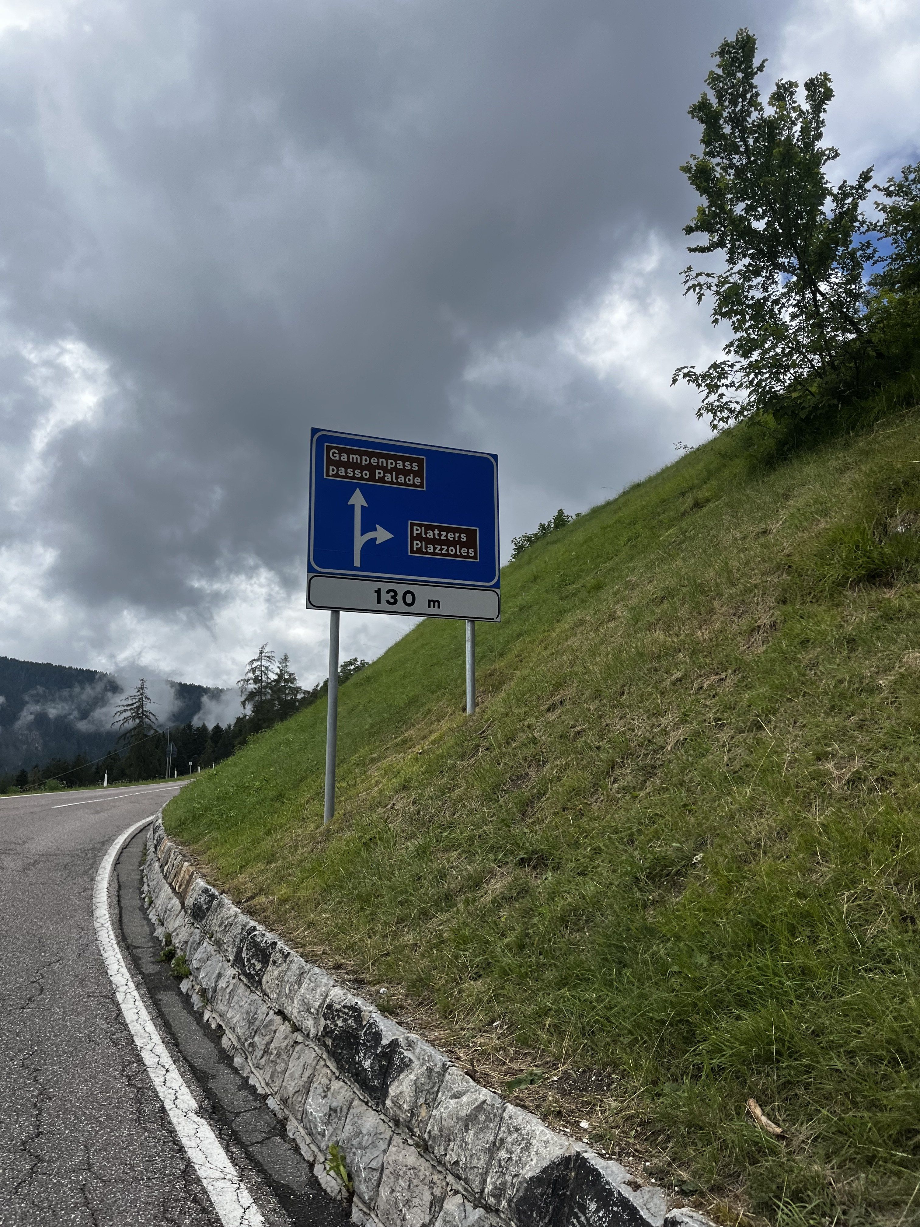 4. Etappe - das letzte Stück Strasse zum Gampenpass.JPG