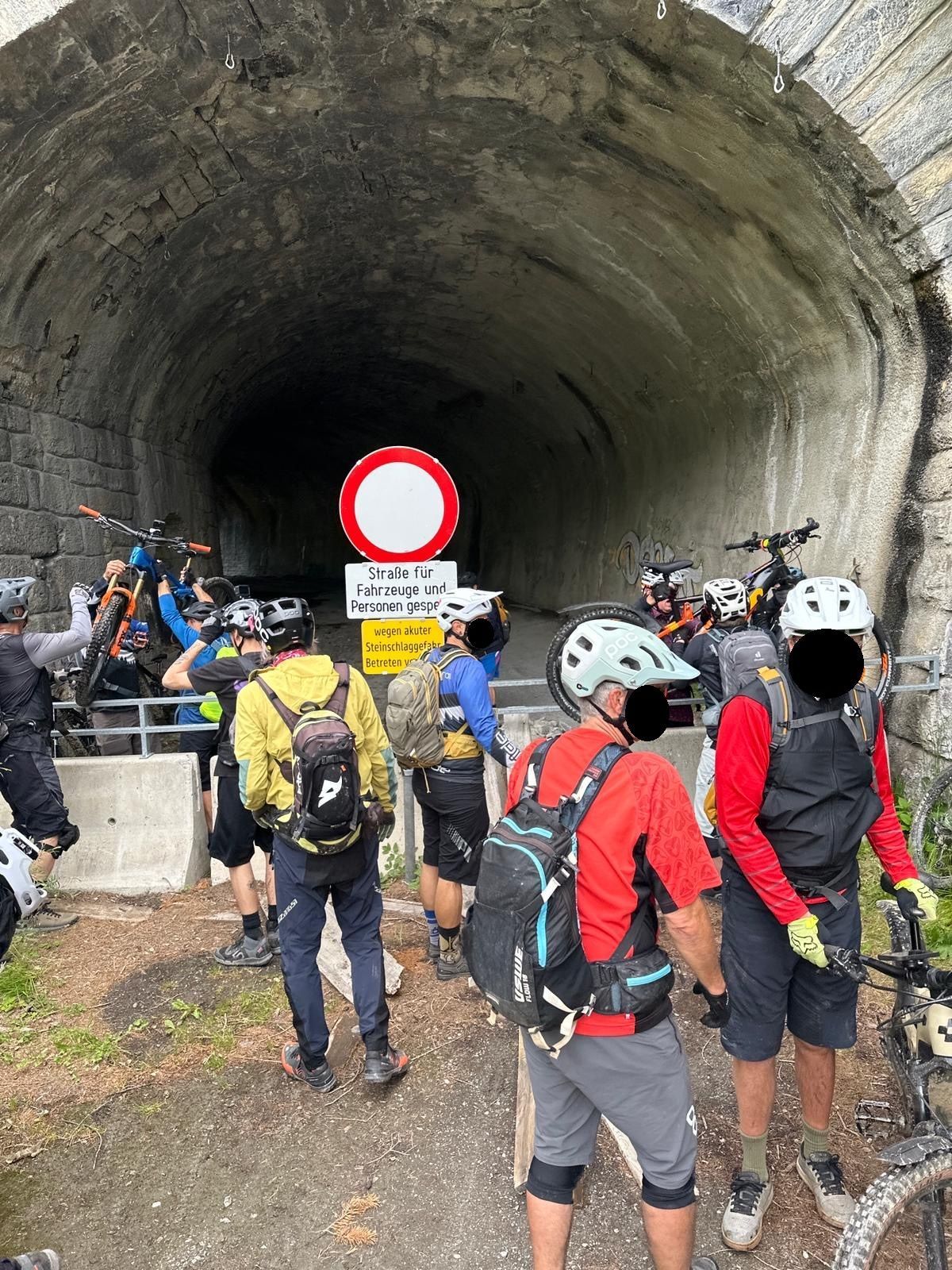 alter Reschentunnel verfremdet.jpg