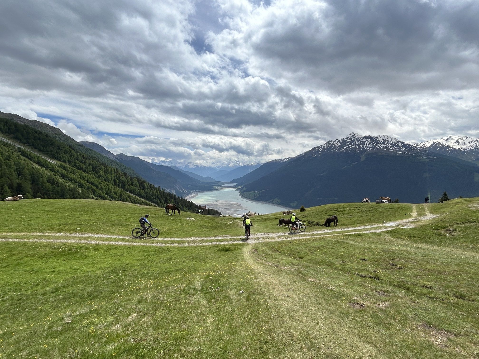 Den Reschensee schon in Sicht.jpg