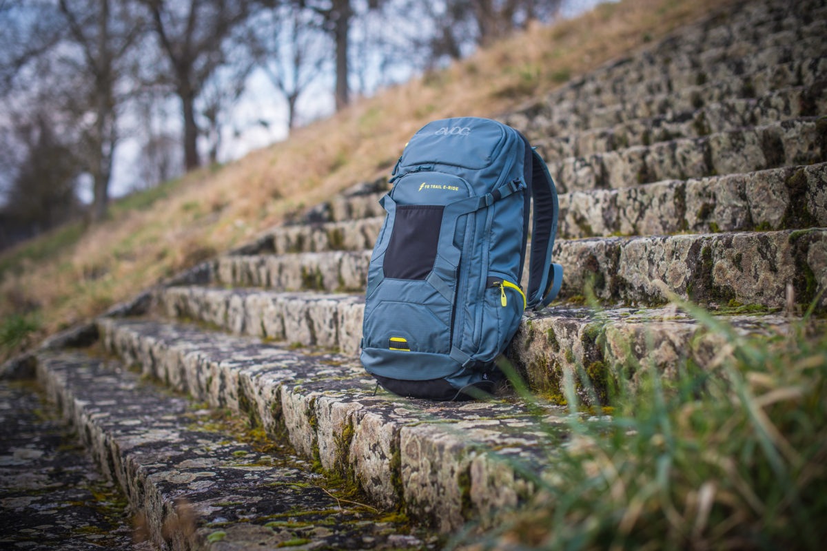 Evoc FR Trail E-Ride 20l: Der E-Ride ist der erste eMTB-Rucksack von EVOC – Protektor inklusive