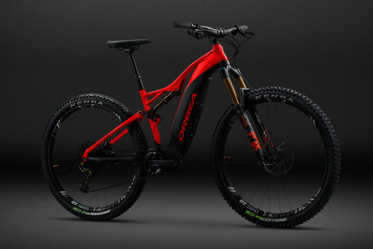 E-Trailbike mit 140 mm Federweg und Shimano Antrieb: Orbea Wild FS 2019