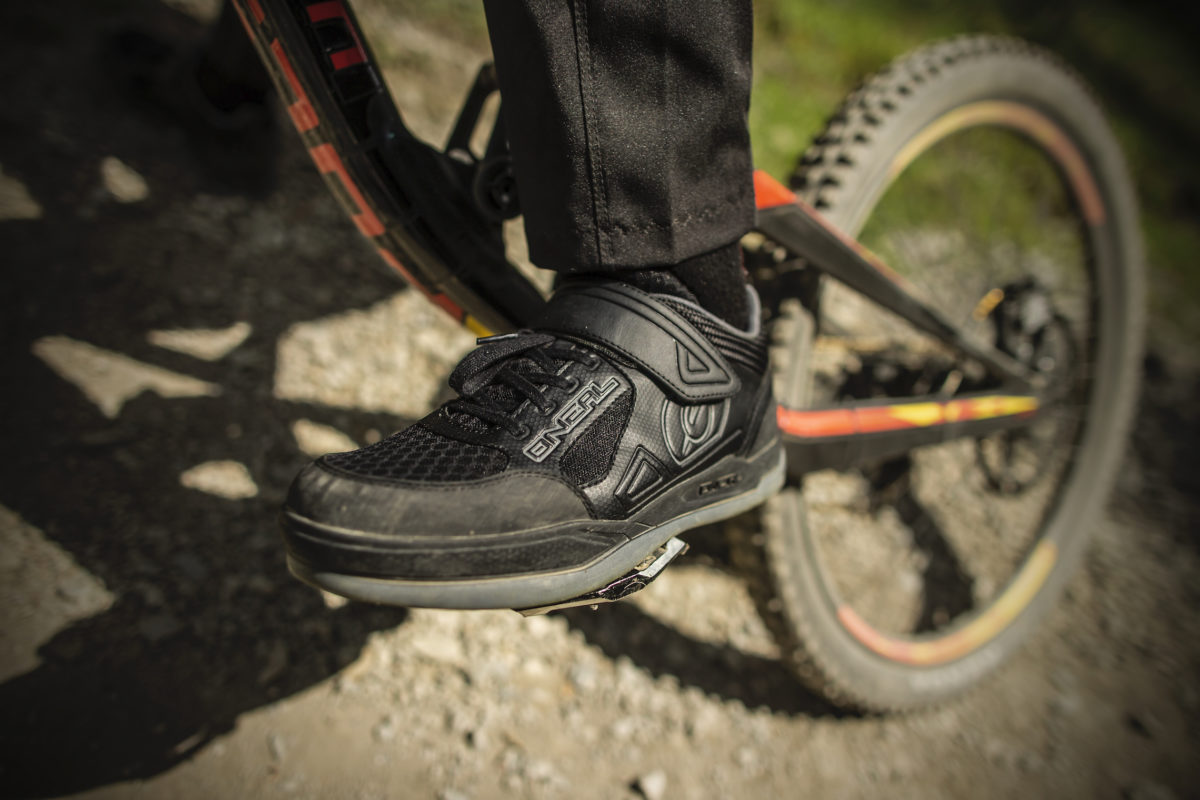 O’Neal Sender Flat Schuh: Neuheit mit Honey Rubber Super-Grip Sohle