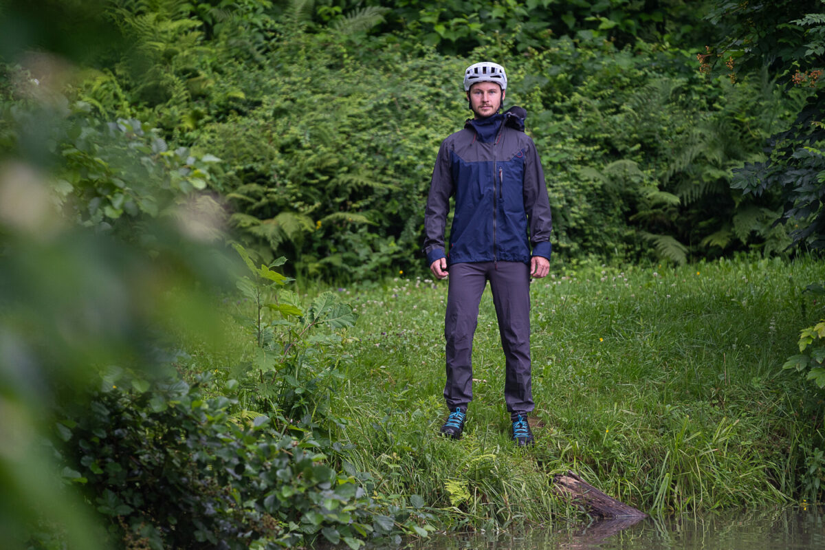 Decathlon Rockrider MTB All Mountain Jacke & Hose im Test: Gut muss nicht teuer sein