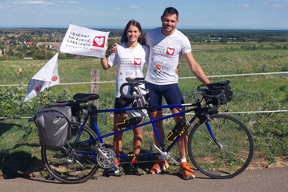 Vater und Tochter malen ein Herz: Größtes Strava-Art der Welt mit dem Tandem