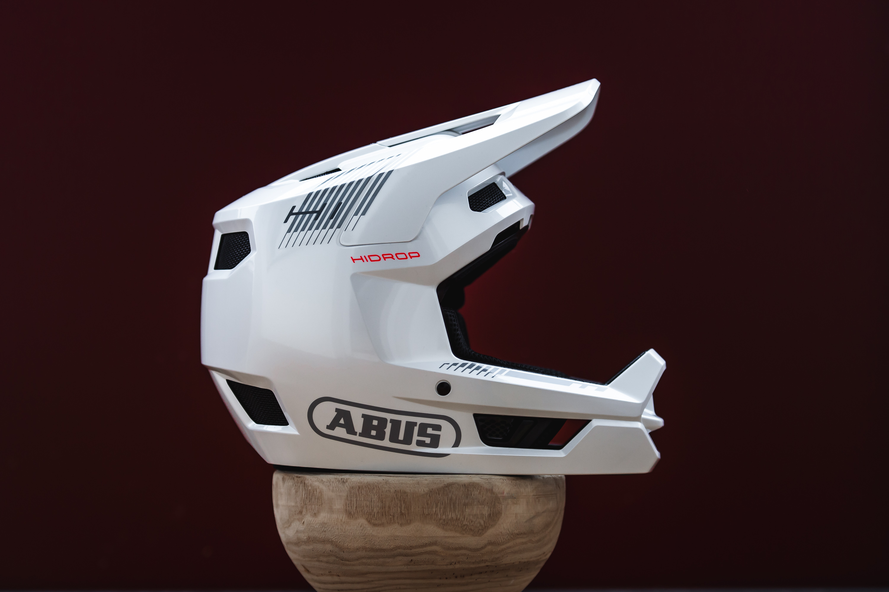 Abus HiDrop MTB-Helm im Test: Das kann der leichte Downhill-Helm für 200 €