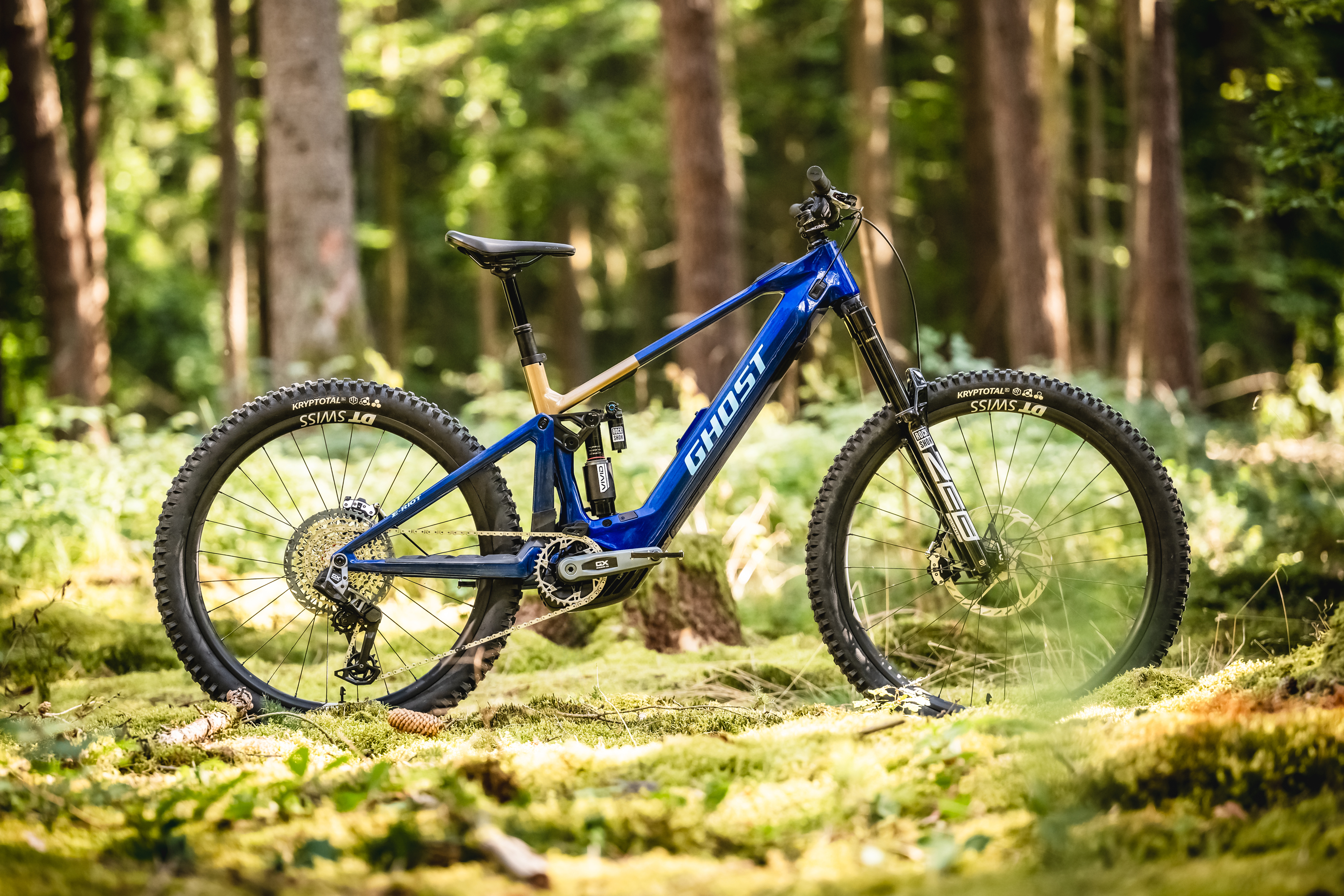 Ghost E-Riot CF E-Bike – Neuheit 2025: Sexy Look und neues Design!