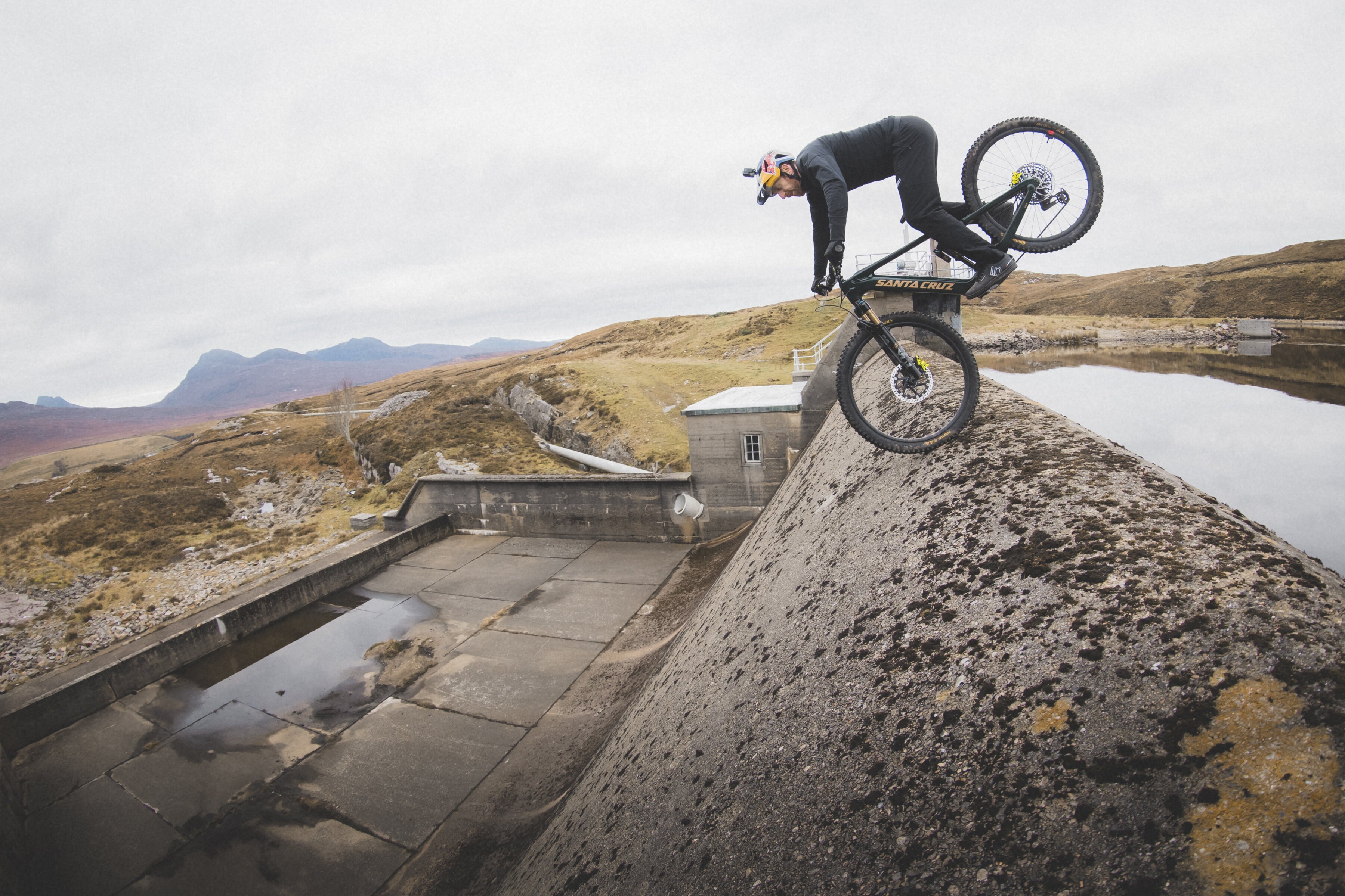 Daaaaam Daniel: MacAskill auf der Staumauer